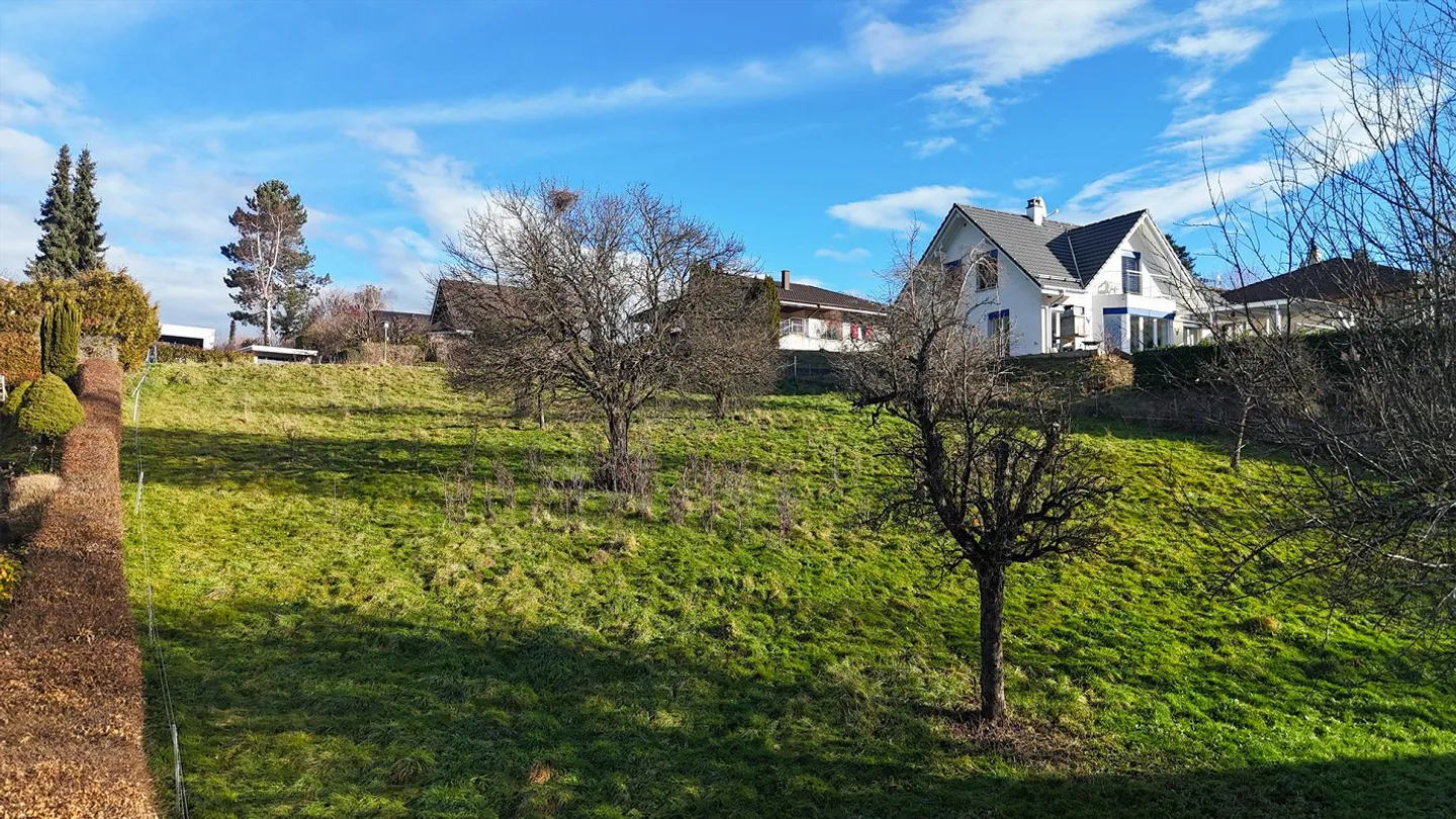 2,972 m² large building land with farmhouse - Photo 2 of 12