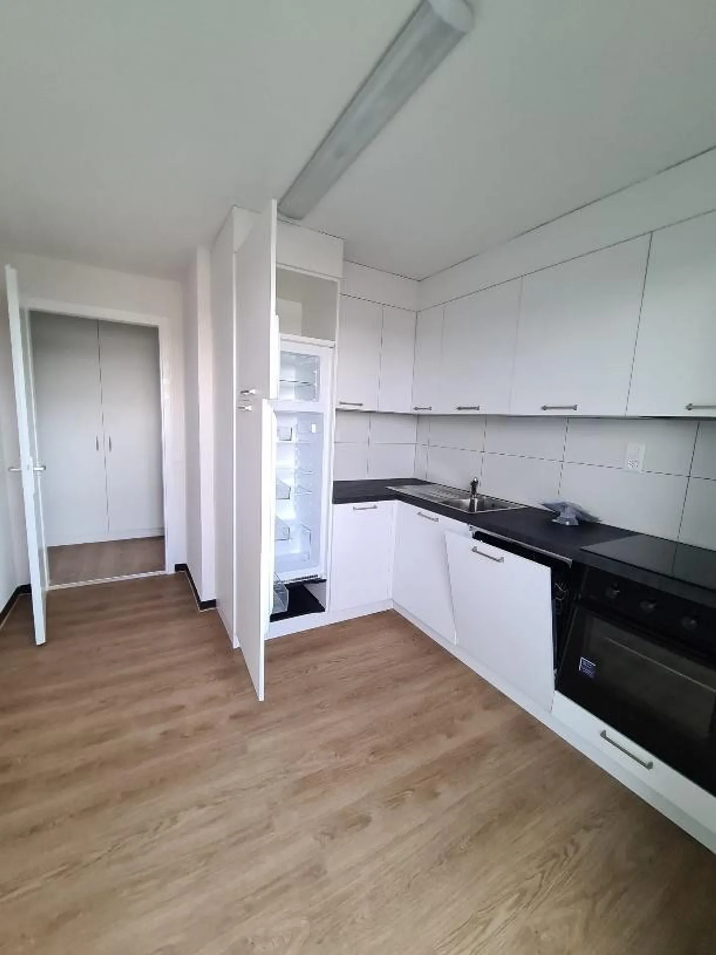 4.5-Room Apartment with Alpine View Available from September 1st - Photo 3 of 9