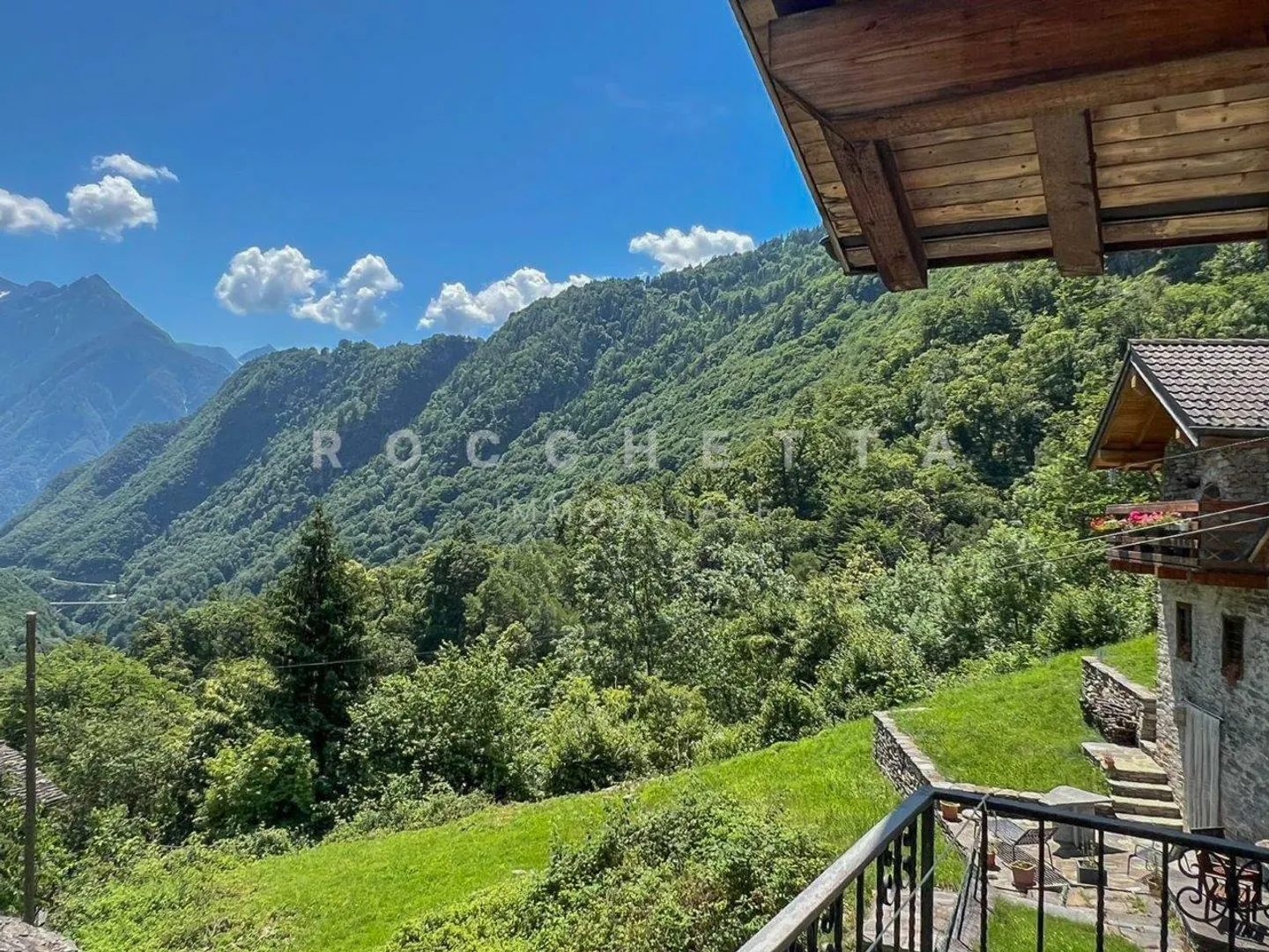 Maison unifamiliale avec Torba, vue spectaculaire et grand potentiel - Photo 1 sur 15