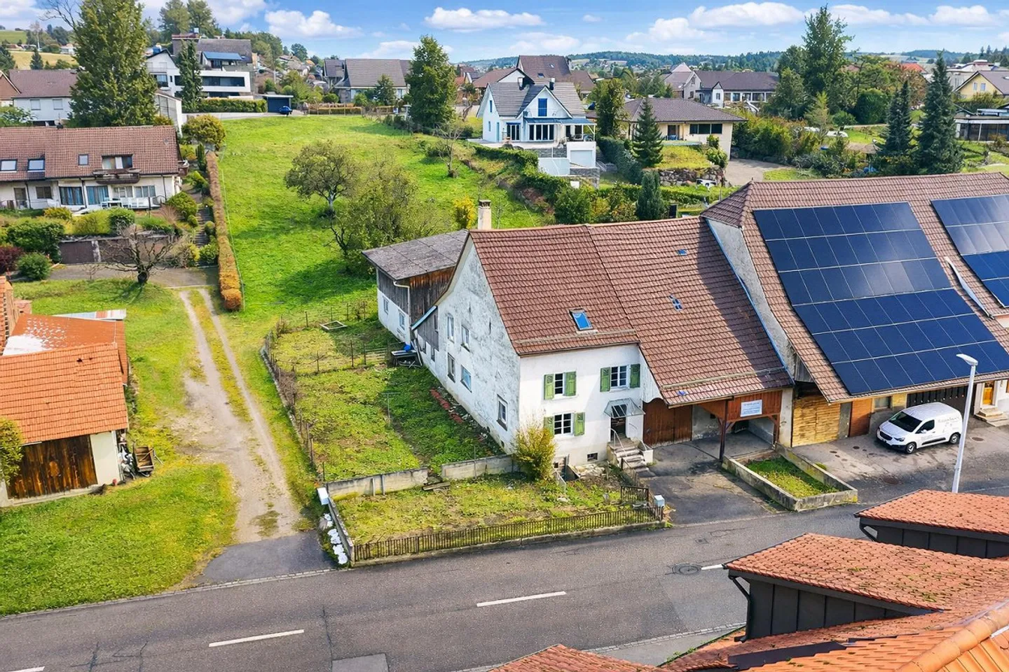 2,972 m² large building land with farmhouse - Photo 11 of 12