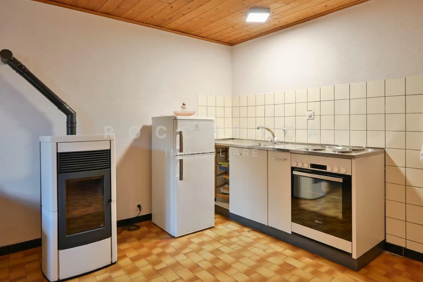 Maison unifamiliale avec Torba, vue spectaculaire et grand potentiel - Photo 11 sur 15