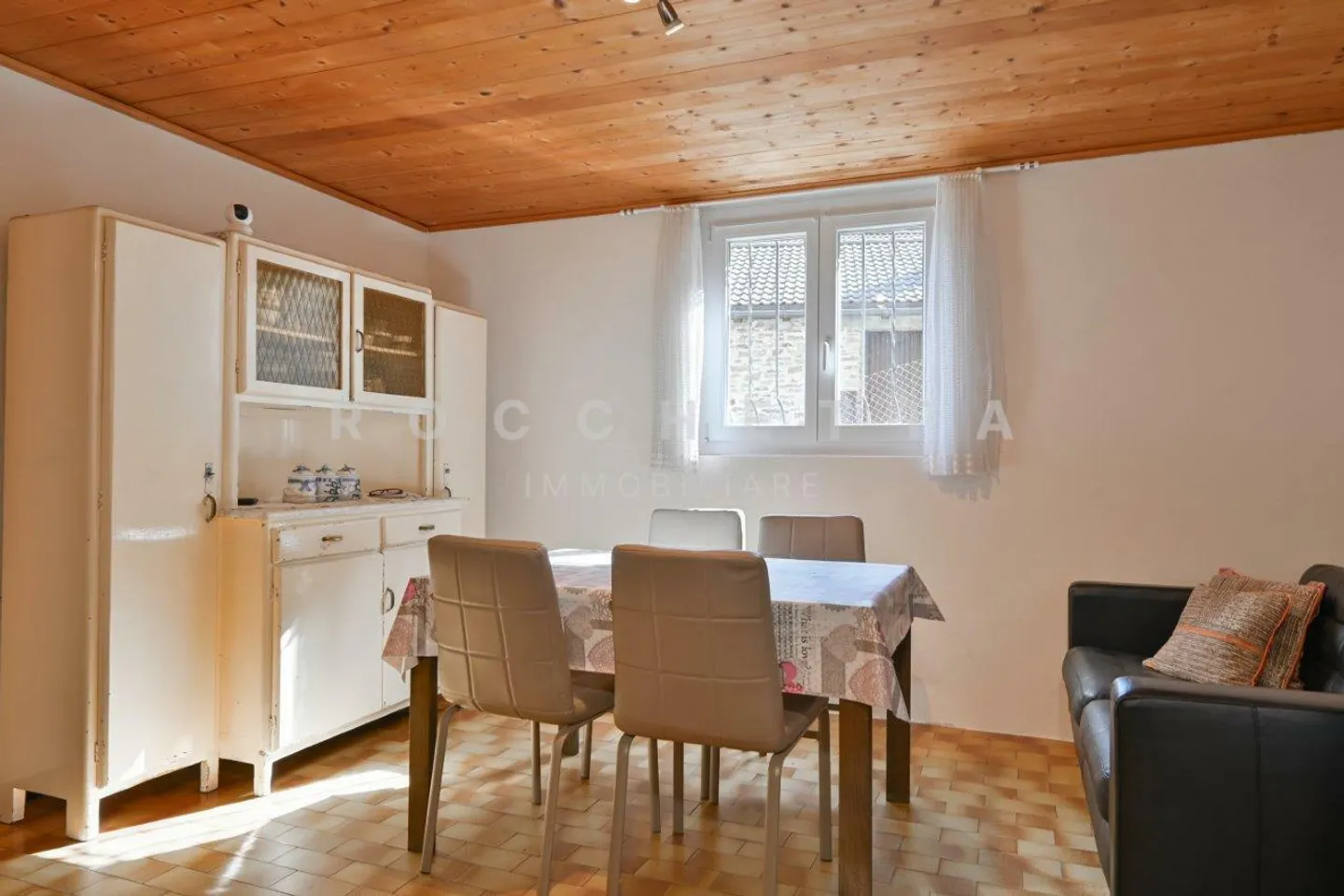 Maison unifamiliale avec Torba, vue spectaculaire et grand potentiel - Photo 12 sur 15