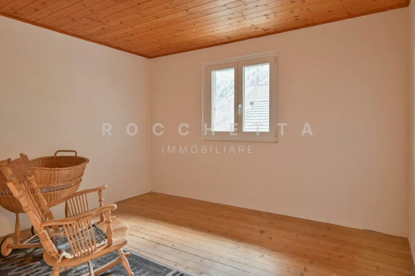 Maison unifamiliale avec Torba, vue spectaculaire et grand potentiel - Photo 15 sur 15
