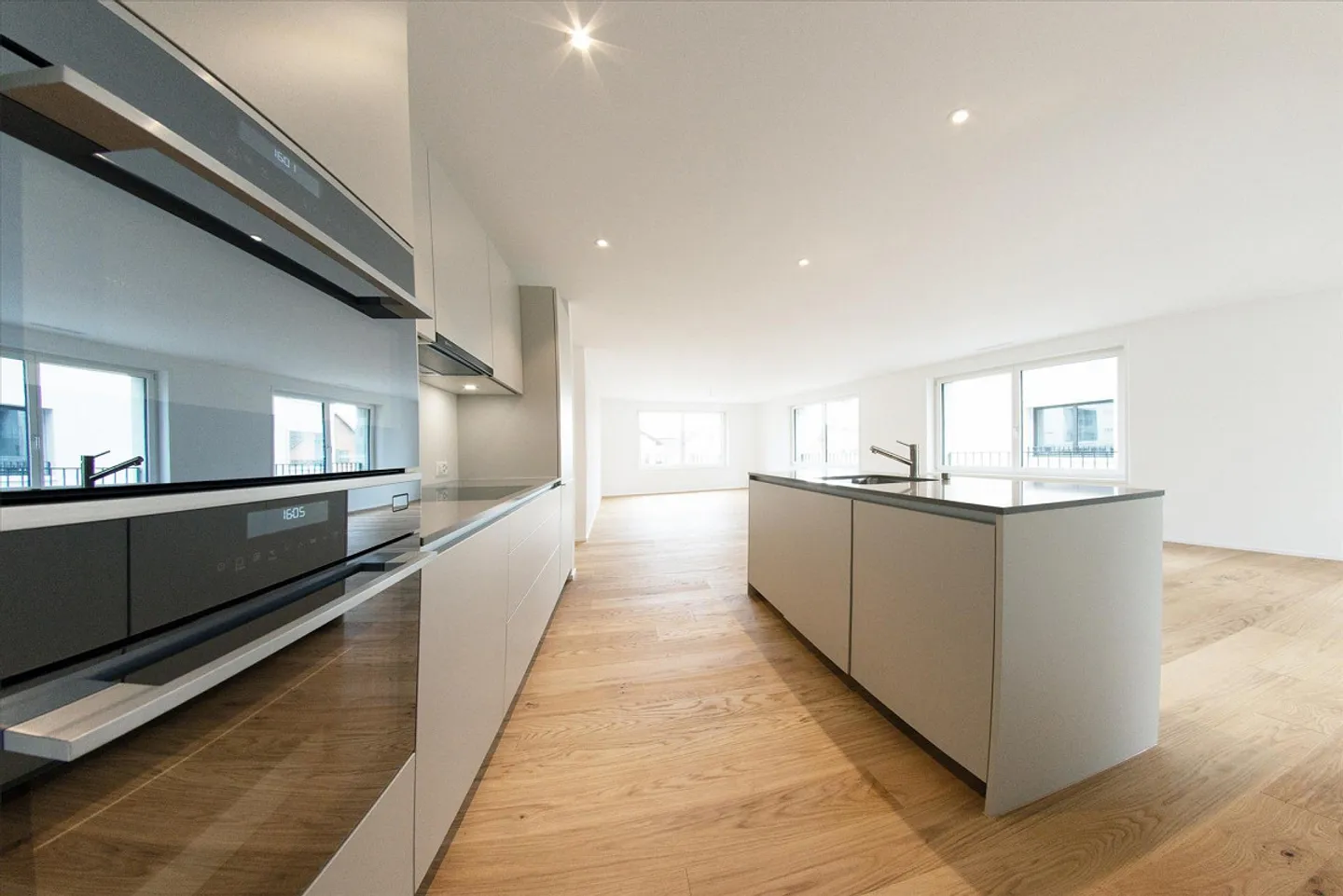 Appartement moderne avec terrasse - Photo 3 sur 11