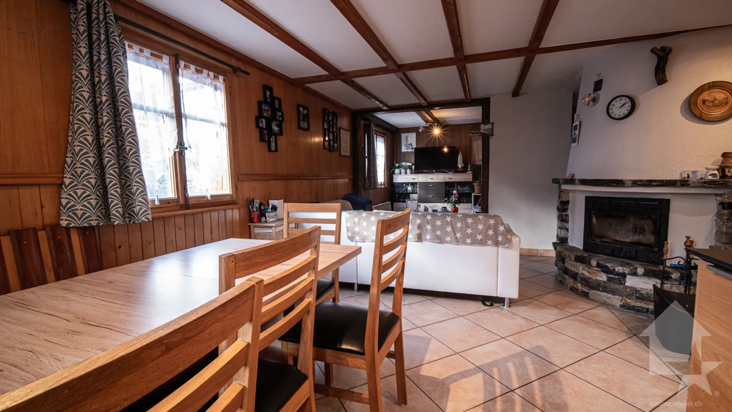 Charming chalet with stunning views of the village and mountains - Photo 3 of 38