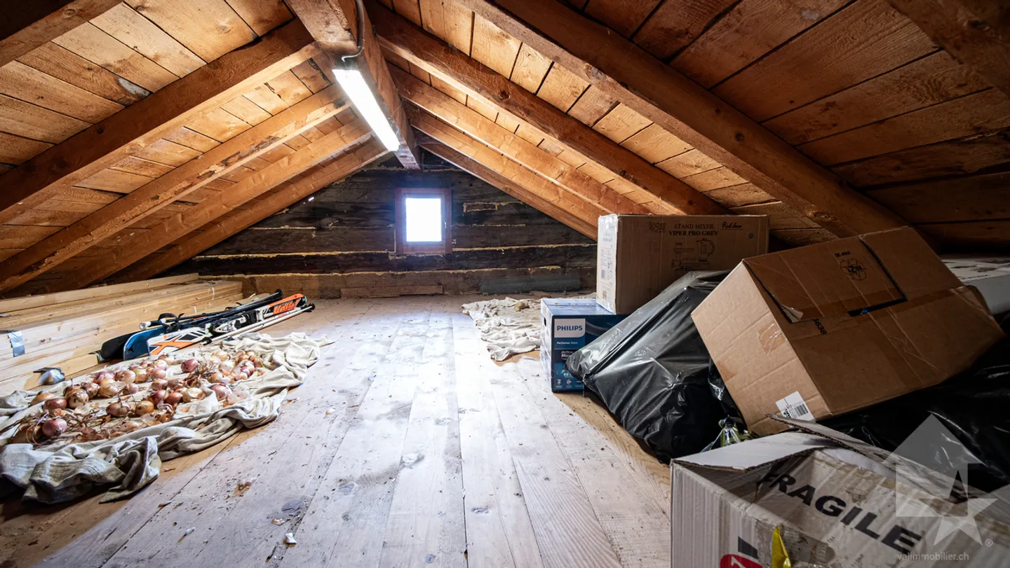 Charming chalet with stunning views of the village and mountains - Photo 23 of 38