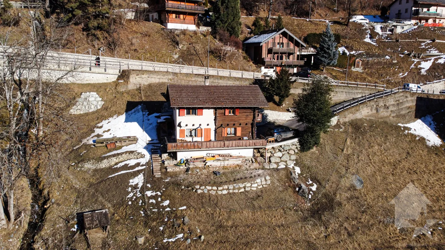 Charming chalet with stunning views of the village and mountains - Photo 37 of 38