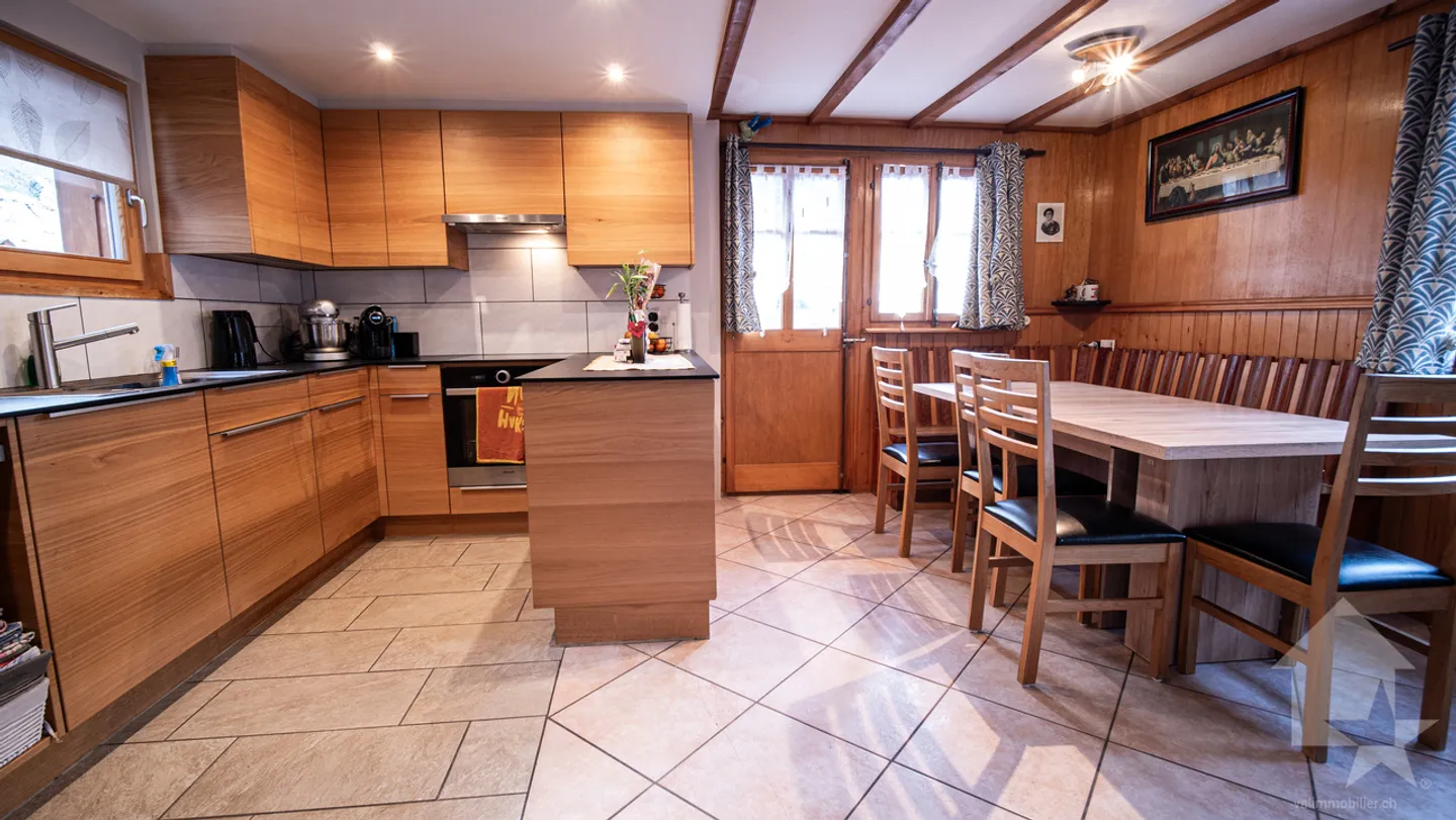 Charming chalet with stunning views of the village and mountains - Photo 4 of 38