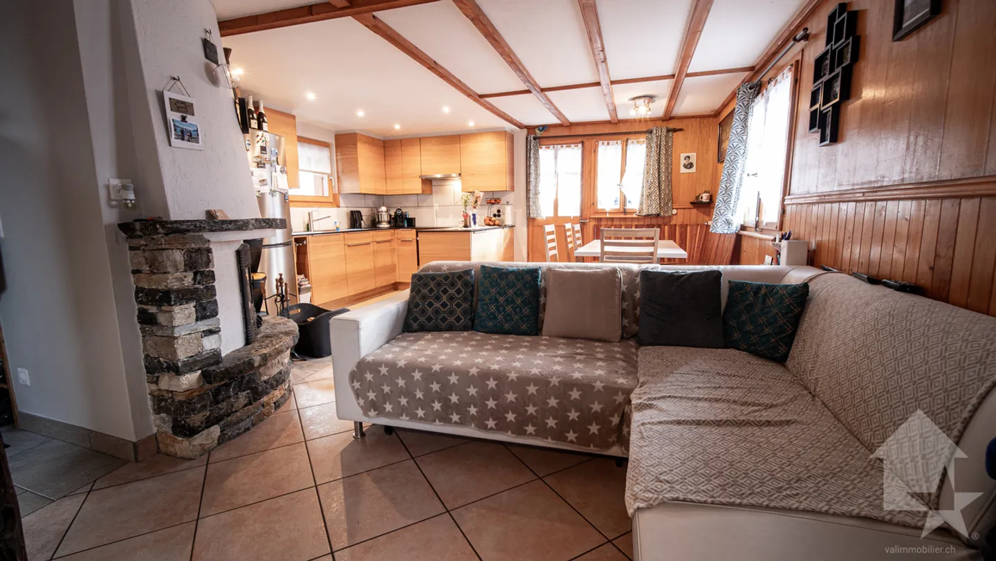 Charming chalet with stunning views of the village and mountains - Photo 10 of 38