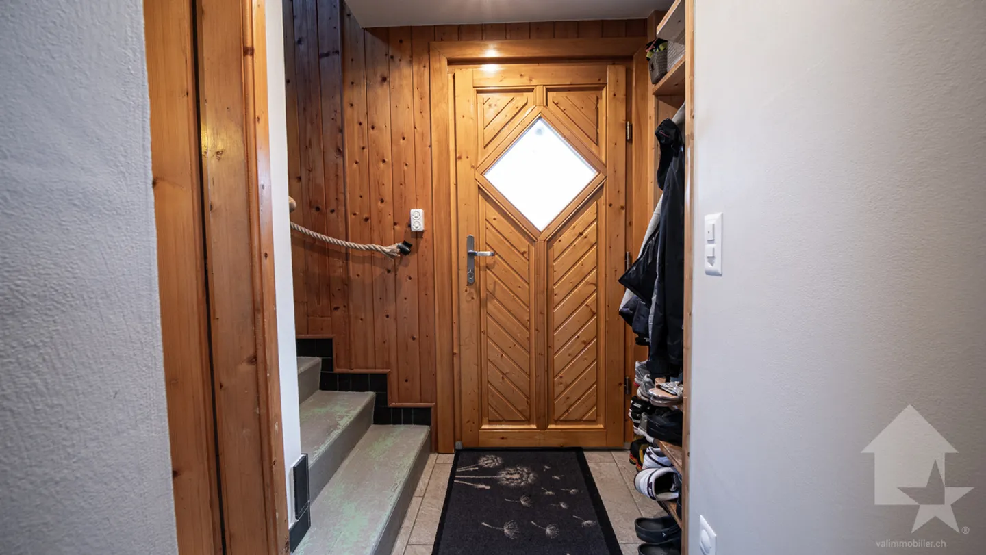 Charming chalet with stunning views of the village and mountains - Photo 11 of 38