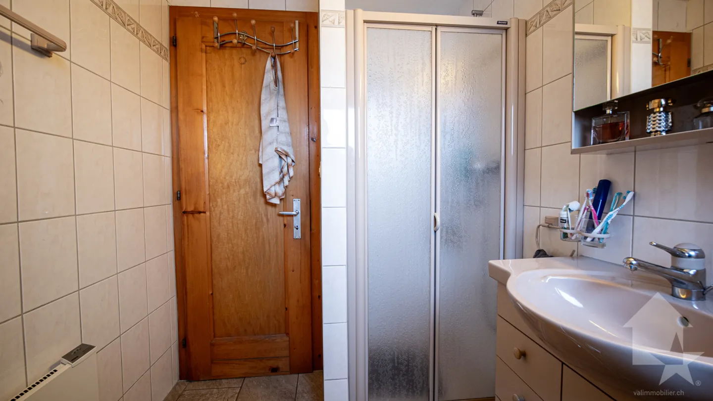 Charming chalet with stunning views of the village and mountains - Photo 13 of 38