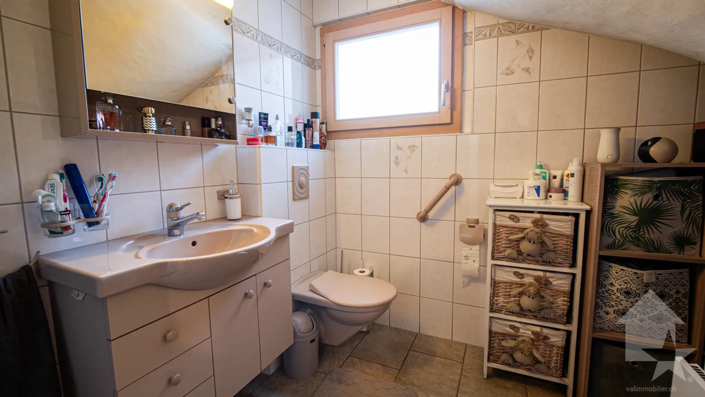 Charming chalet with stunning views of the village and mountains - Photo 12 of 38