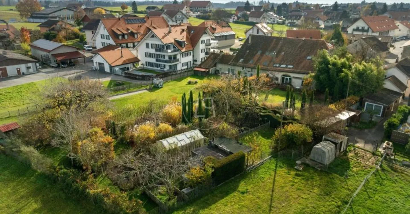 Charmante Immobilie mit Naturpool in der Nähe von Lausanne - Foto 2 von 12