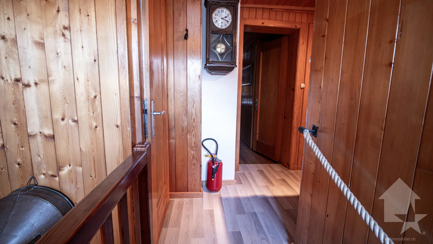 Charming chalet with stunning views of the village and mountains - Photo 14 of 38