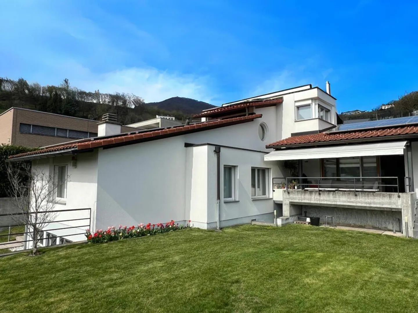 Esclusiva villa con ampio giardino e piscina - Foto 9 di 18