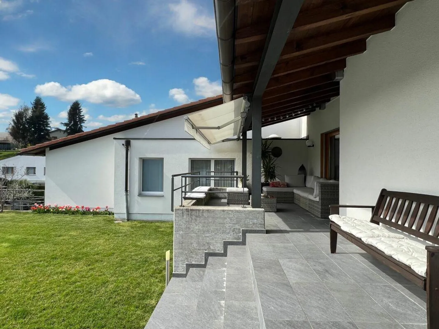 Esclusiva villa con ampio giardino e piscina - Foto 10 di 18