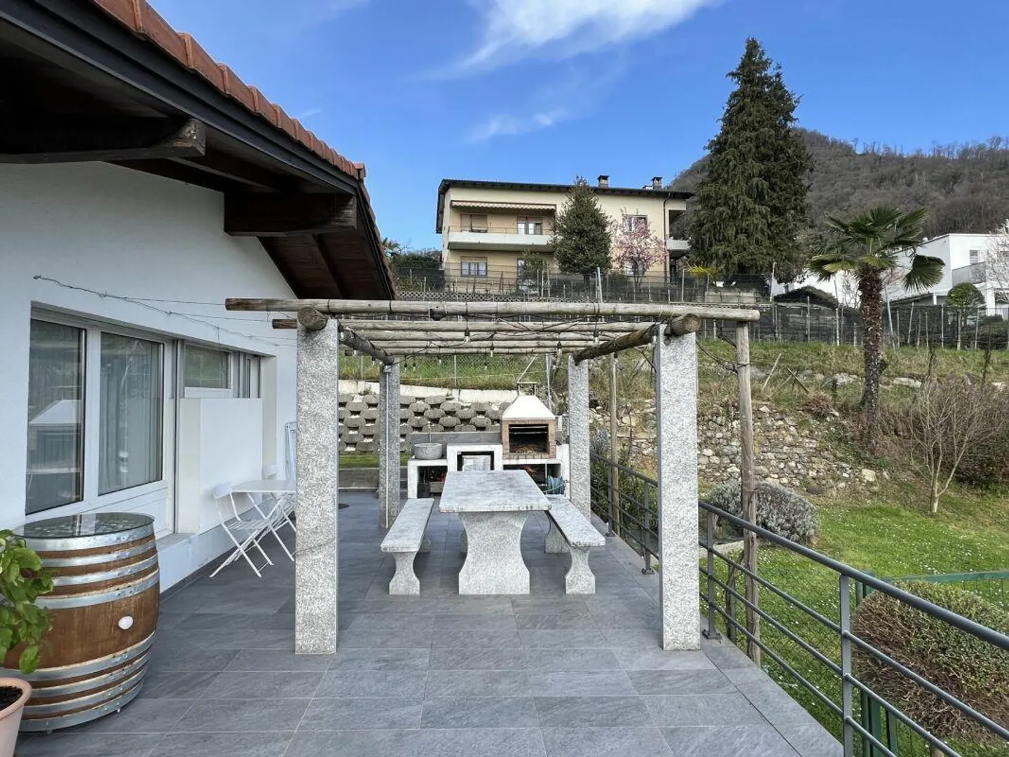 Esclusiva villa con ampio giardino e piscina - Foto 11 di 18