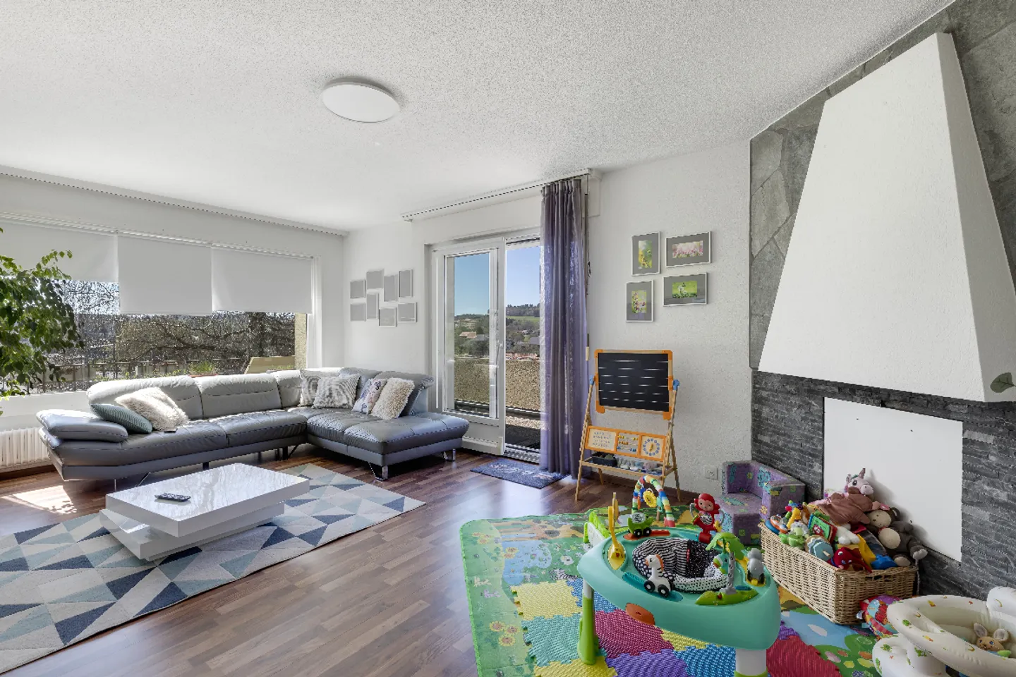 Beautiful bright 5.5-room apartment on the 1st floor with private garden on the ground floor - Photo 1 of 15