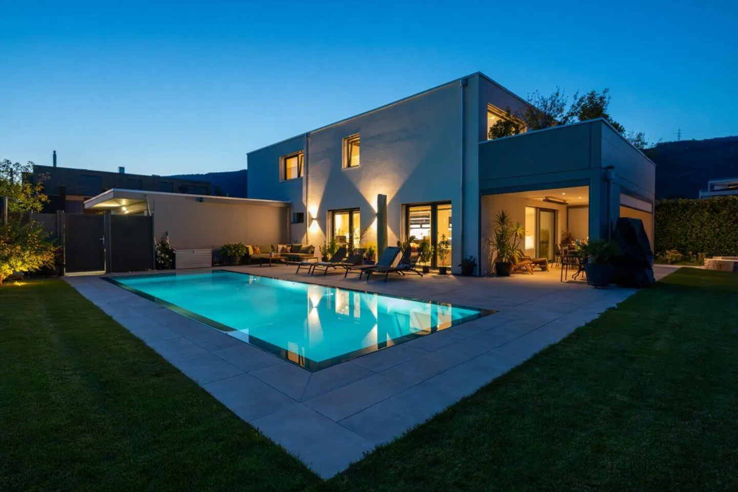 Villa di lifestyle privata con piscina a sfioro, spa e terrazza sul tetto - Foto 1 di 13