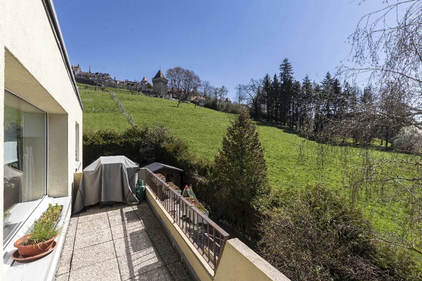 Beautiful bright 5.5-room apartment on the 1st floor with private garden on the ground floor - Photo 3 of 15