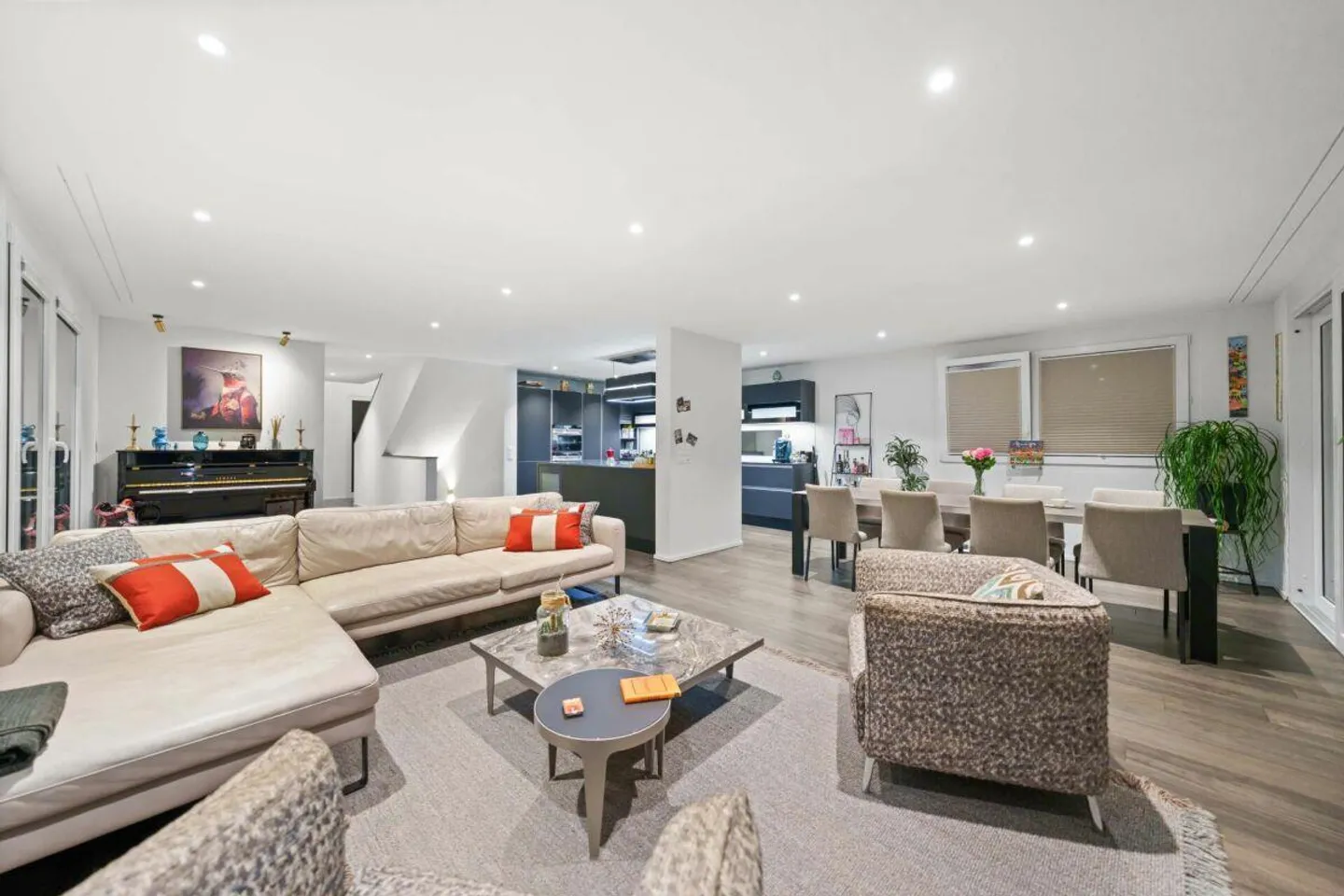 Villa di lifestyle privata con piscina a sfioro, spa e terrazza sul tetto - Foto 2 di 13