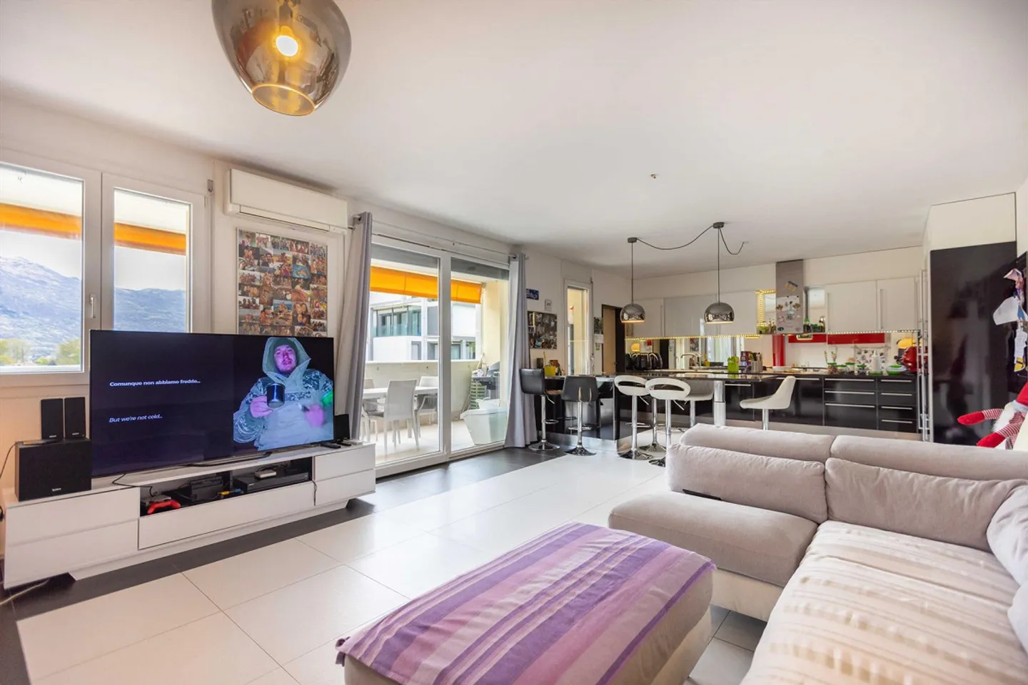 ELEGANT 4.5 ROOM IN CONVENIENT RESIDENTIAL AREA IN BELLINZONA - Photo 1 of 9