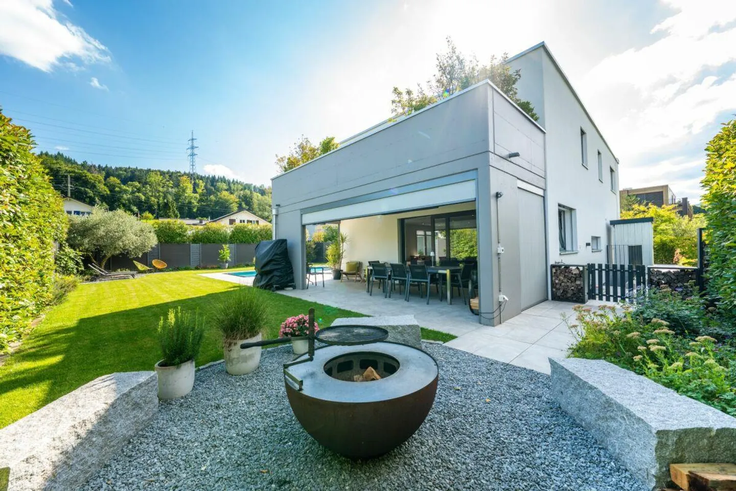 Villa di lifestyle privata con piscina a sfioro, spa e terrazza sul tetto - Foto 11 di 13