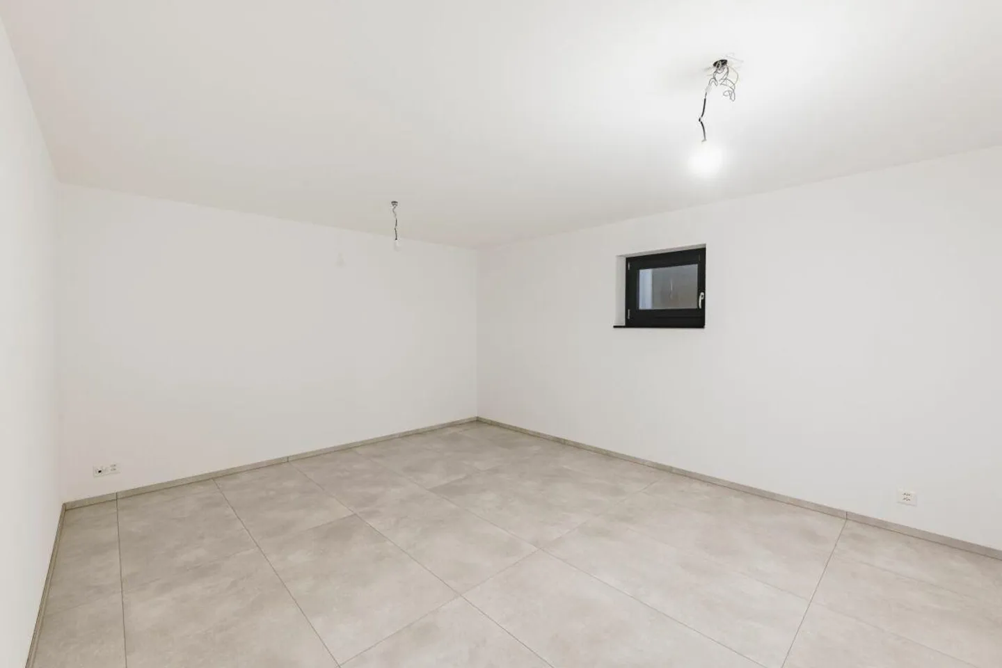 Casa bifamiliare moderna con bel giardino - Foto 11 di 17