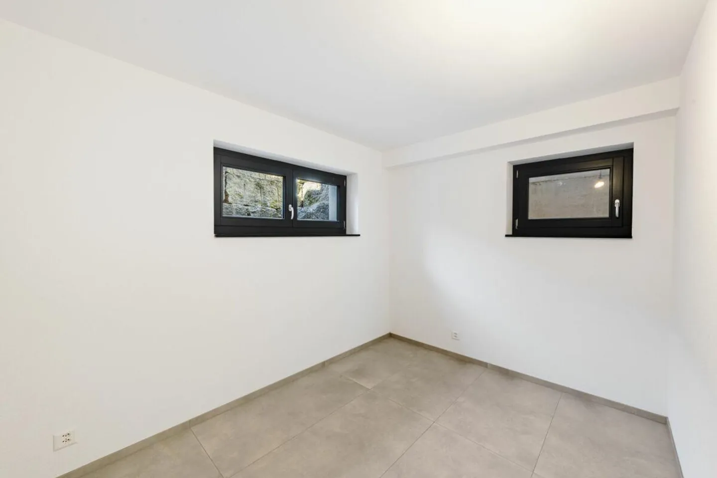 Casa bifamiliare moderna con bel giardino - Foto 12 di 17