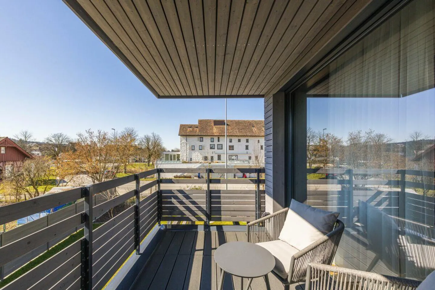 Casa bifamiliare moderna con bel giardino - Foto 13 di 17