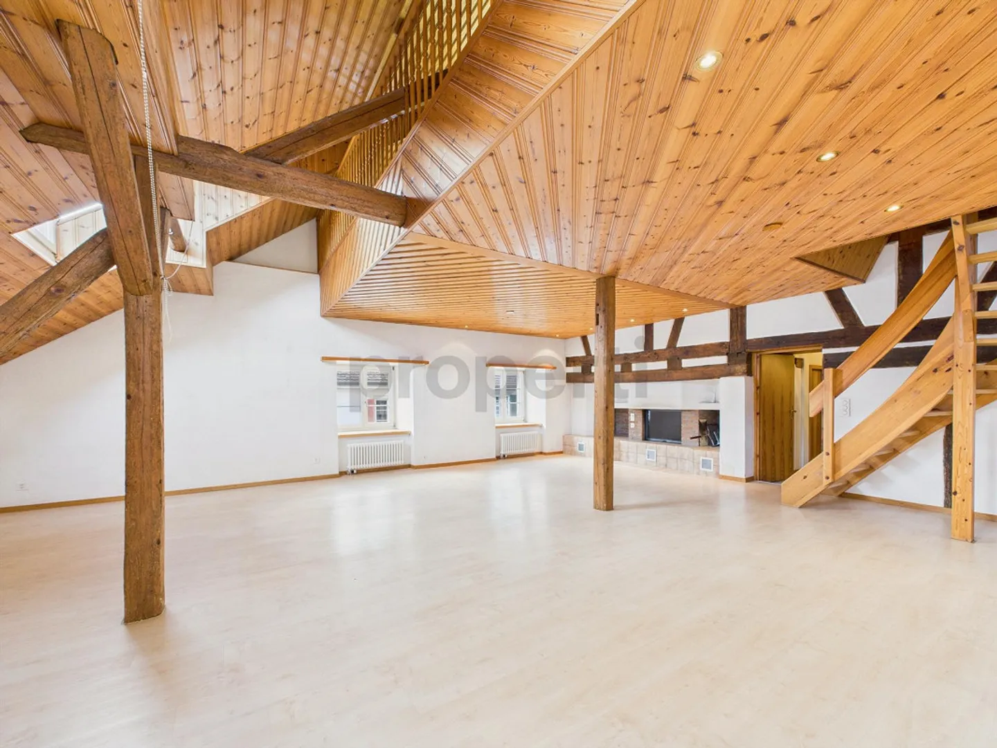 Grosszügige Wohnung mit Balkon - Foto 1 von 13