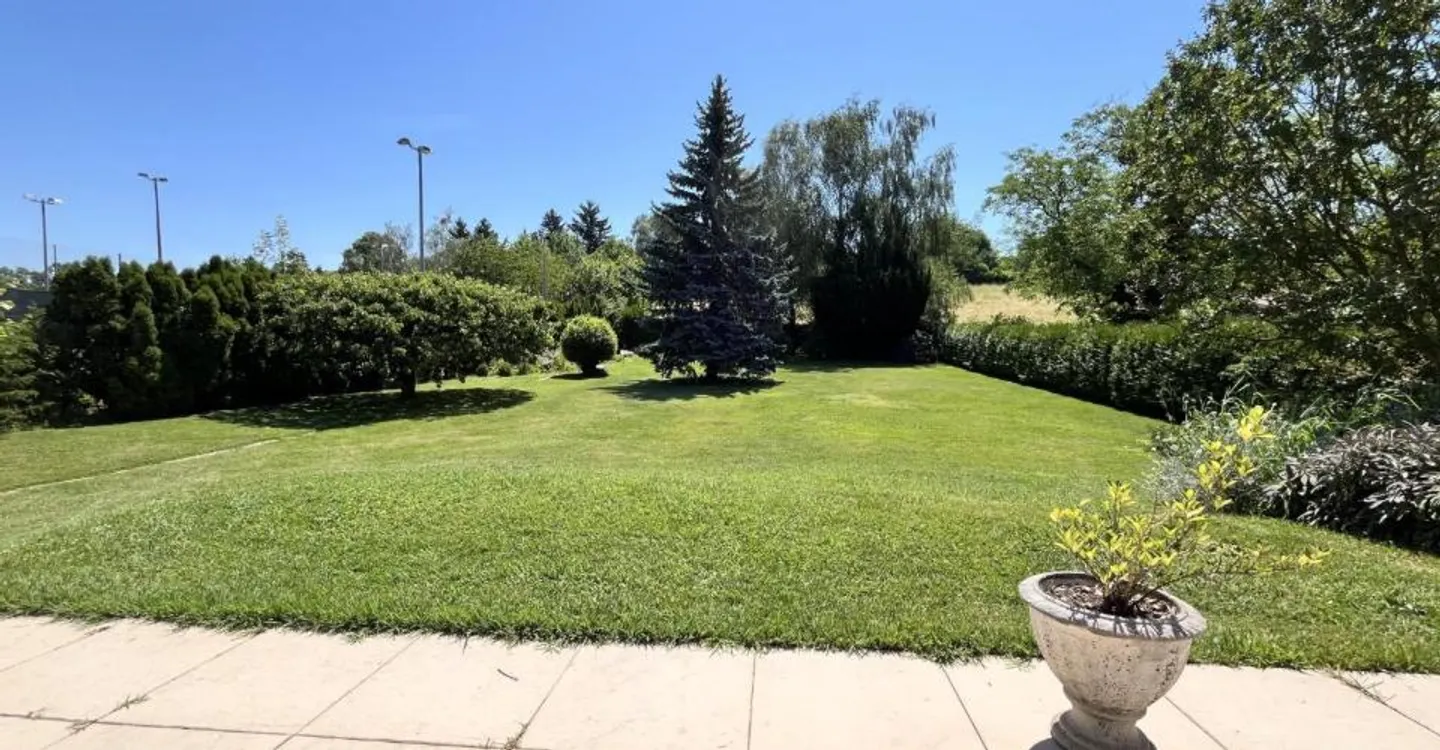 Superb Individual Villa on a 3000 m² Plot in Grand-Saconnex - Photo 3 of 9