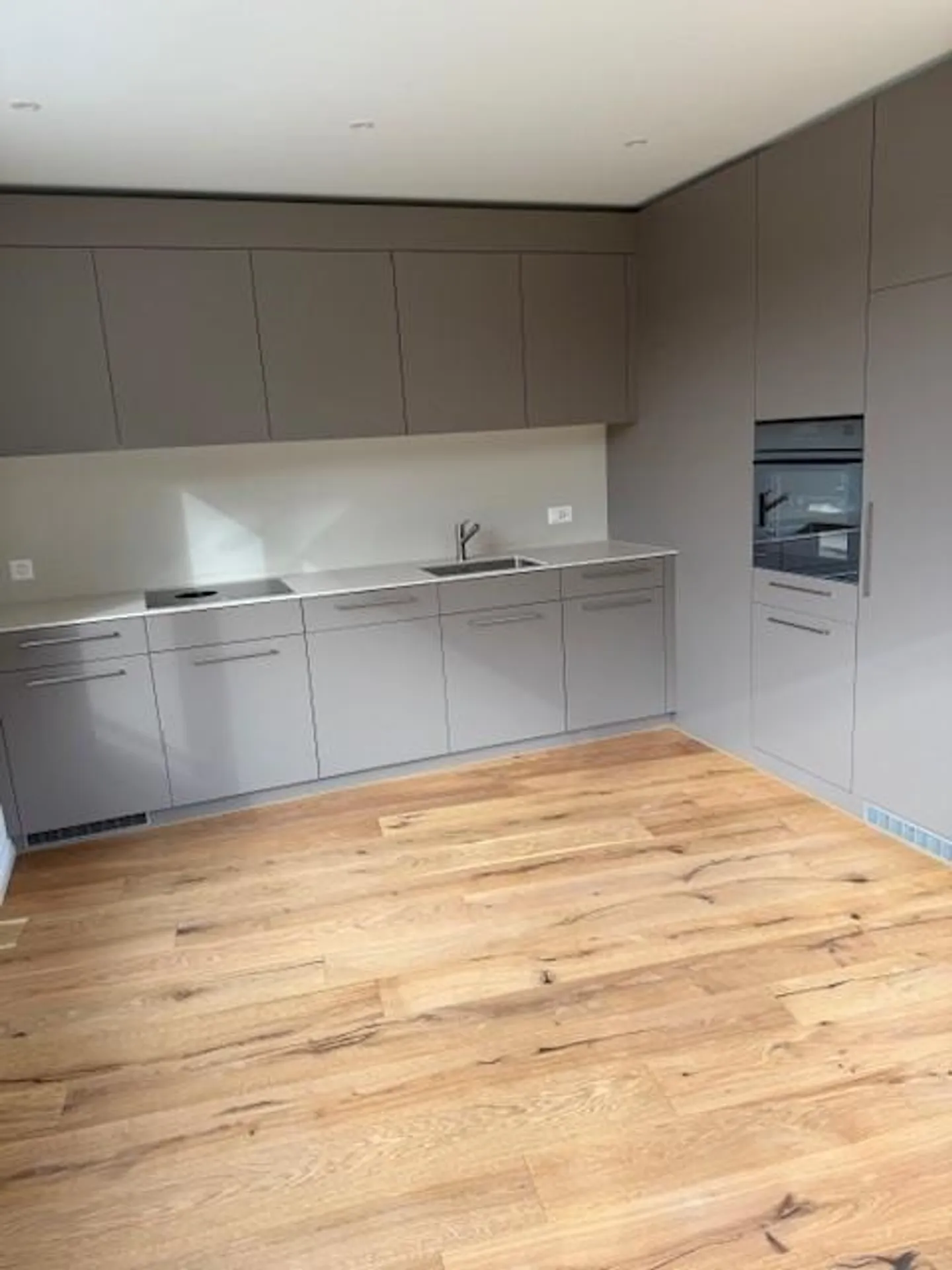 Moderne Attikawohnung mit Terrasse - Foto 3 von 6