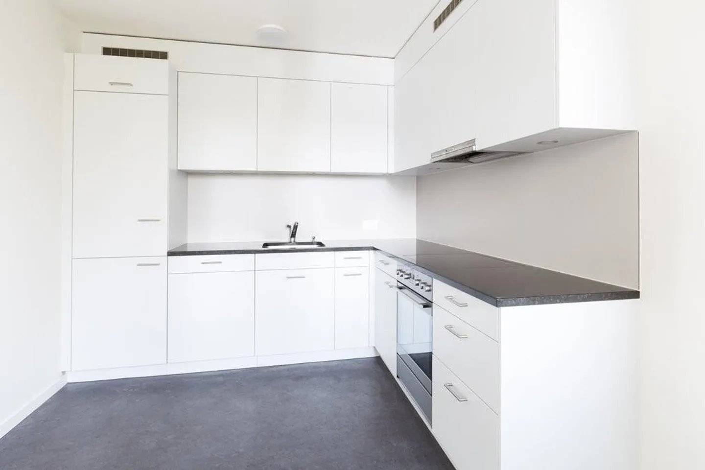Appartement 3.5 pièces avec balcon à Tscharni !! - Photo 3 sur 12