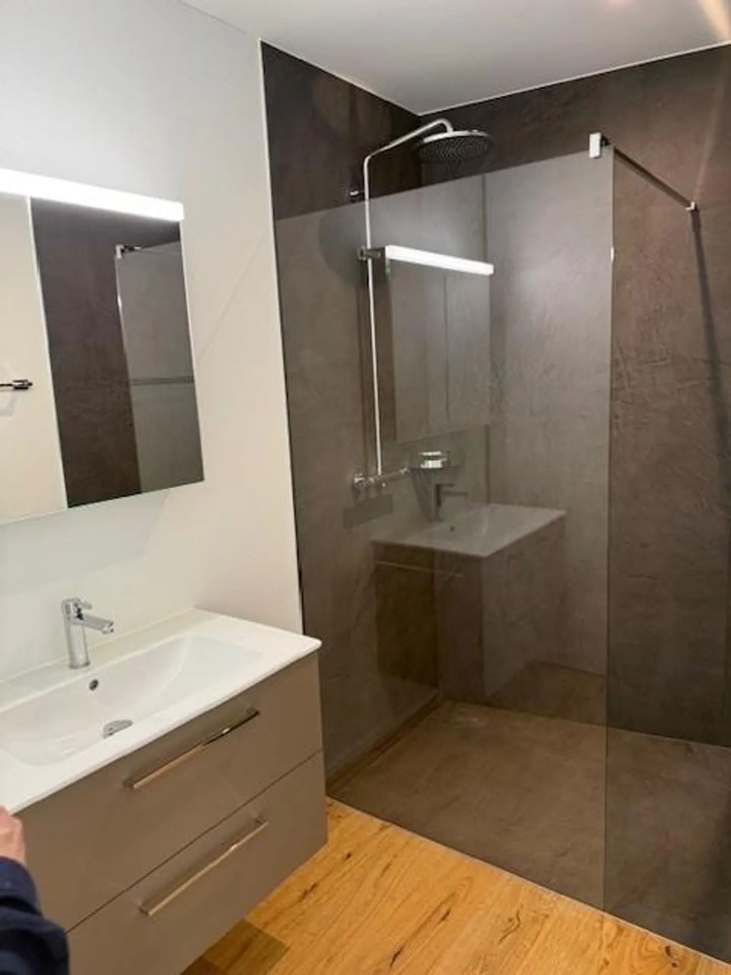 Moderne Attikawohnung mit Terrasse - Foto 6 von 6