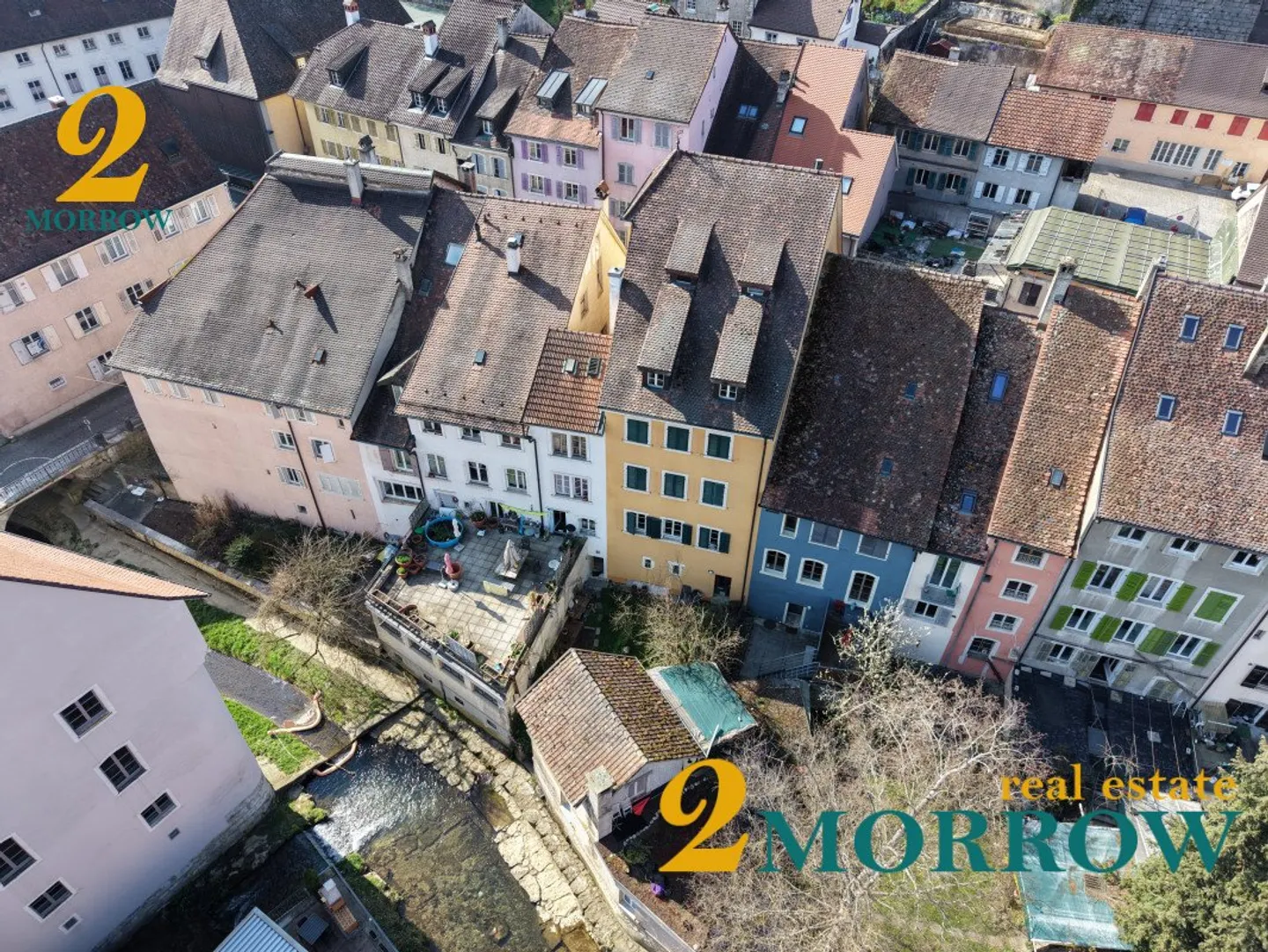 Bâtiment historique avec appartements - Photo 2 sur 12