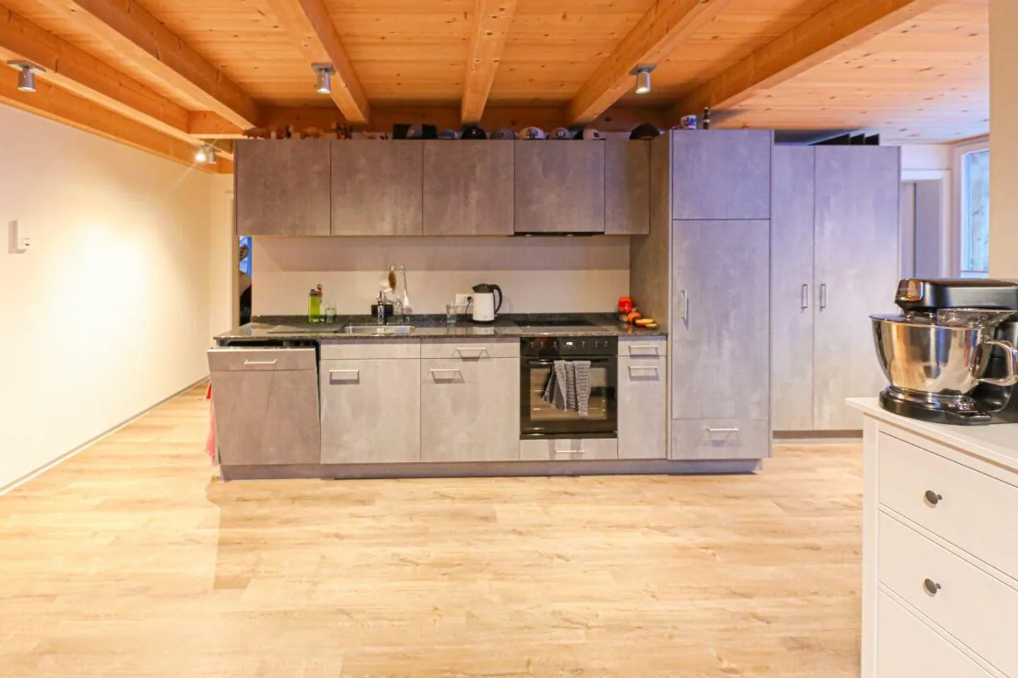 Modernes Apartment in Zweisimmen - Foto 3 von 11