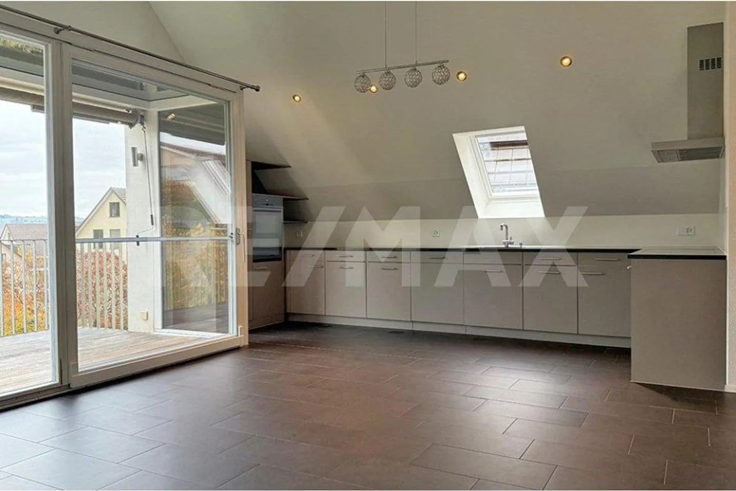 Attico moderno di 5,5 stanze - Foto 4 di 11