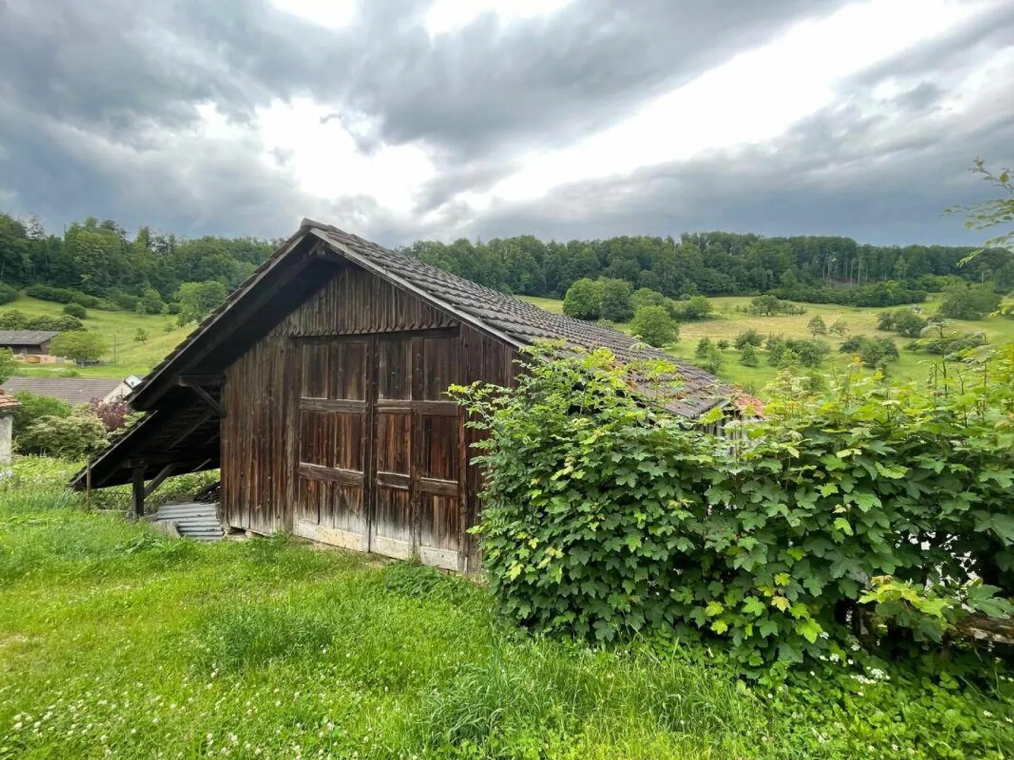 Propriété spacieuse avec 2 unités résidentielles et potentiel - Photo 2 sur 12