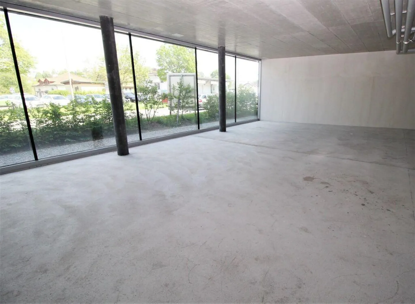 Votre emplacement commercial dans un endroit central - Photo 3 sur 5