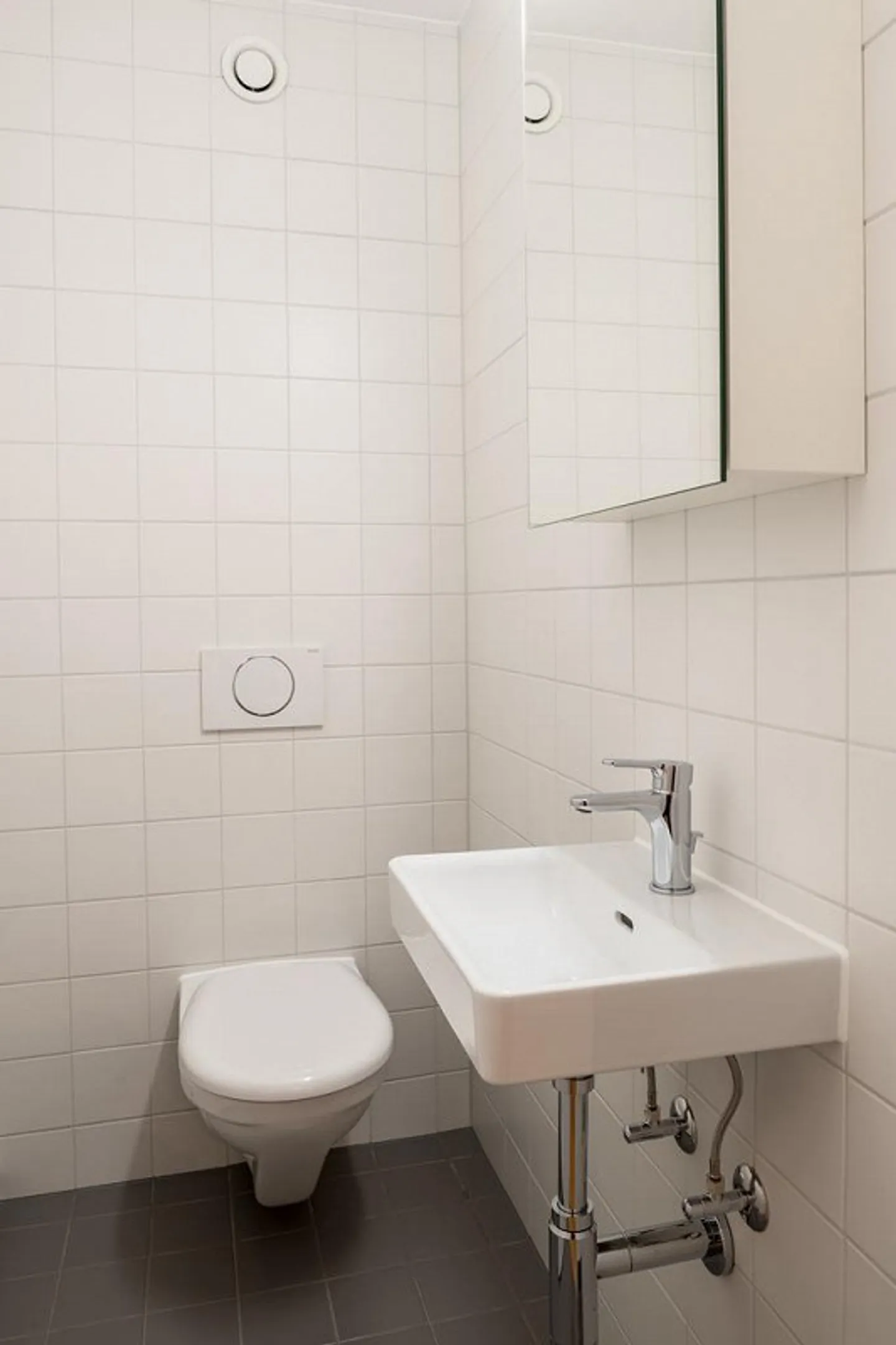 Urban Life in the City Lights - Photo 5 of 9