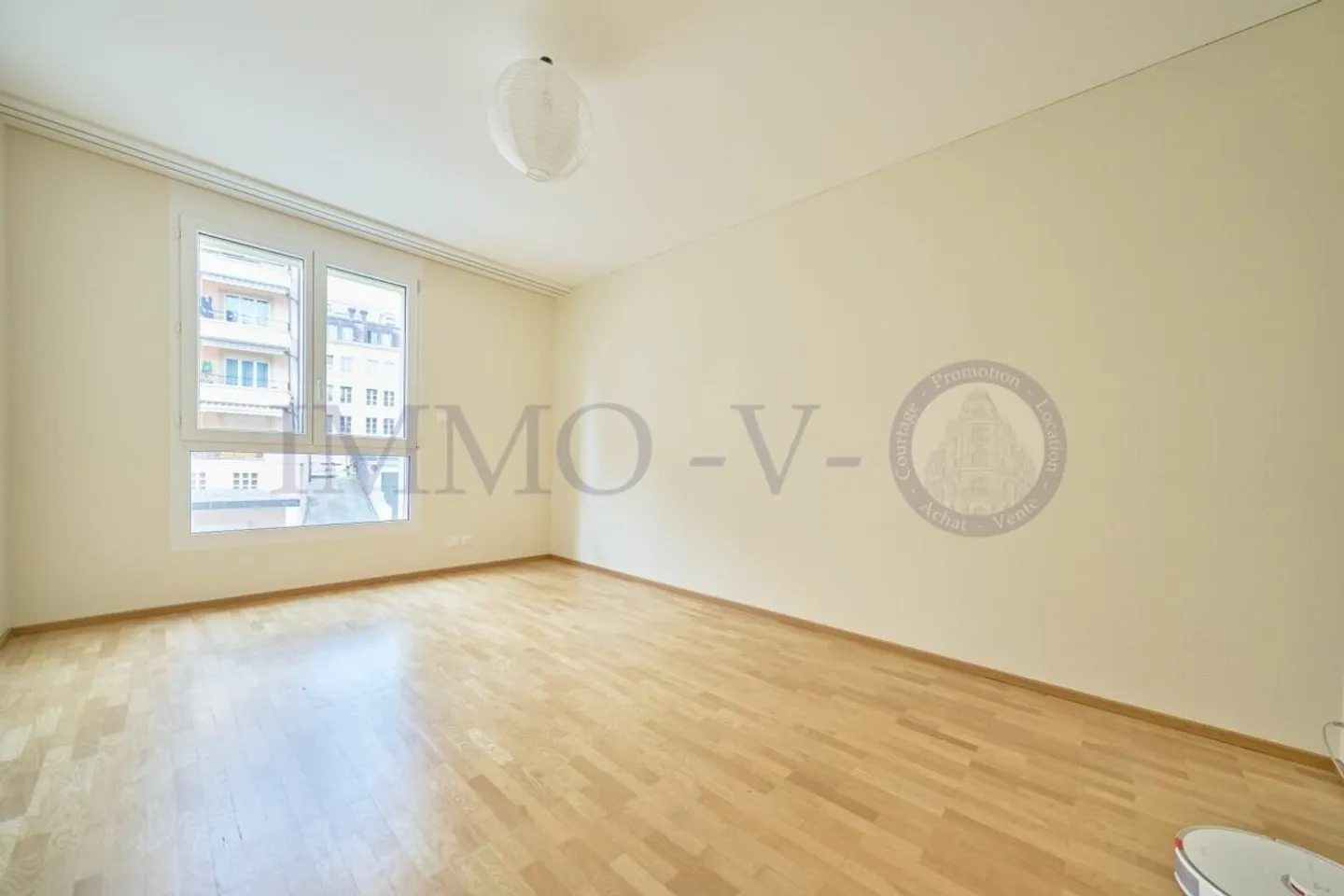 HELL MIT TERRASSE UND IDEALER LAGE - Foto 7 von 9