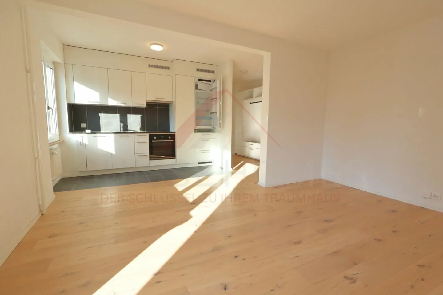 Appartement 2 pièces élégant avec balcon - fraîchement rénové et immédiatement disponible - Photo 4 sur 11