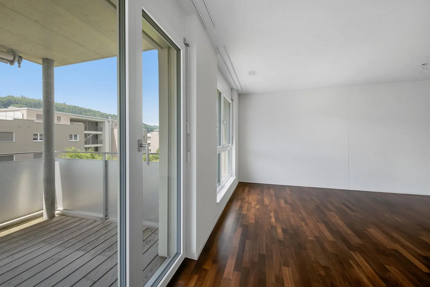 Appartement moderne dans un environnement verdoyant - Photo 3 sur 13