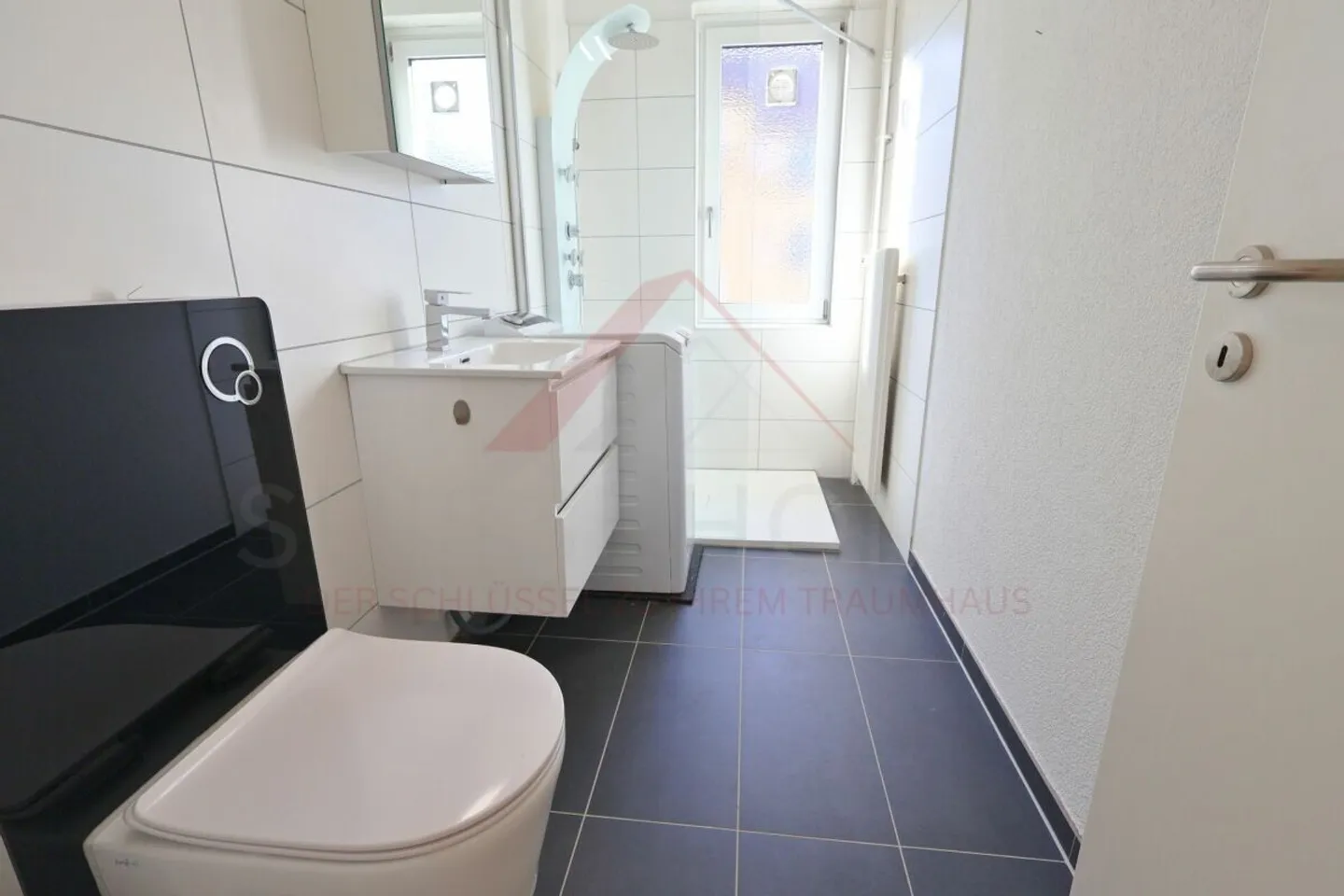 Appartement 2 pièces élégant avec balcon - fraîchement rénové et immédiatement disponible - Photo 8 sur 11