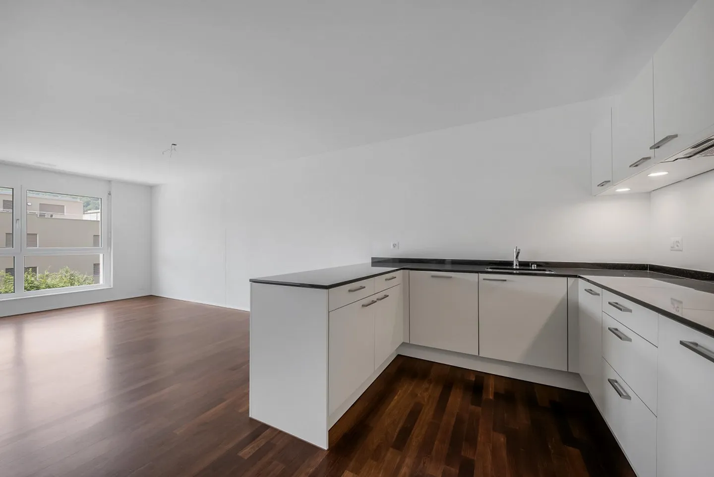 Appartement moderne dans un environnement verdoyant - Photo 7 sur 13