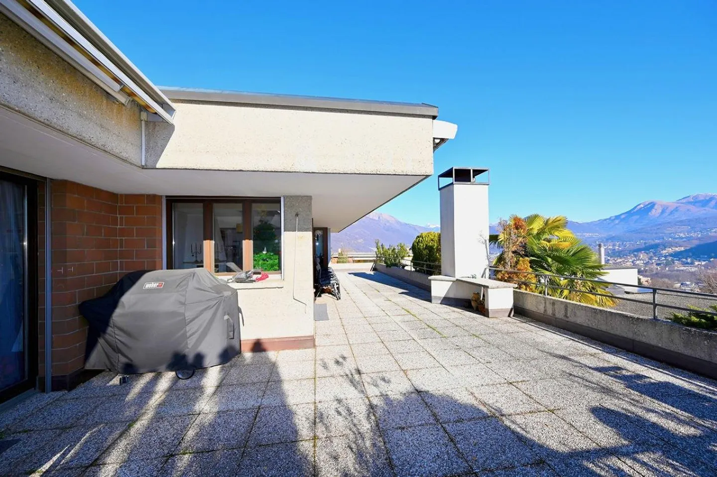 Villa mit Seeblick - Foto 1 von 27