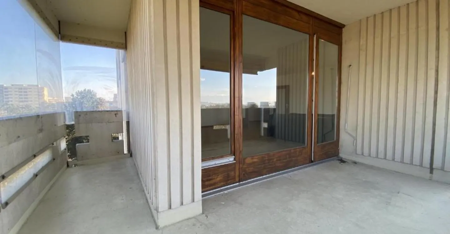 Appartement rénové avec vue - Photo 4 sur 12