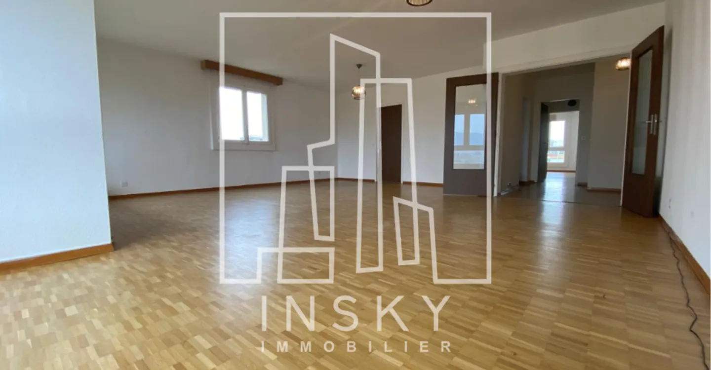 Appartement rénové avec vue - Photo 2 sur 12