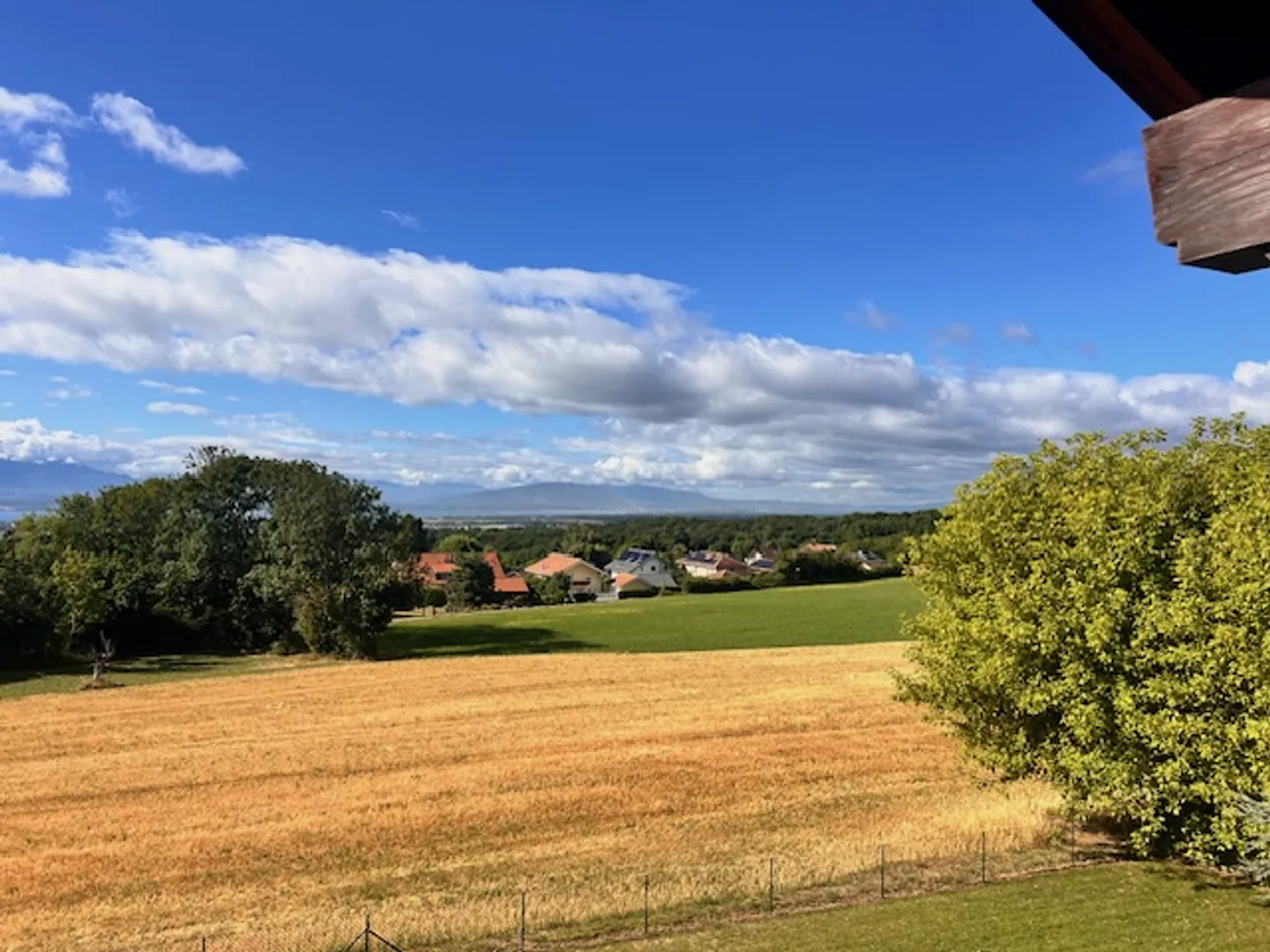 Individual villa with lake view above Nyon - Photo 2 of 13